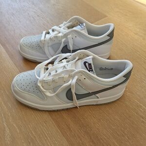 Nike Dunk Low GS 5Y white with smoke Grey.